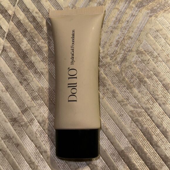 Doll 10 HydraGel Foundation Medium - Picture 3 of 6